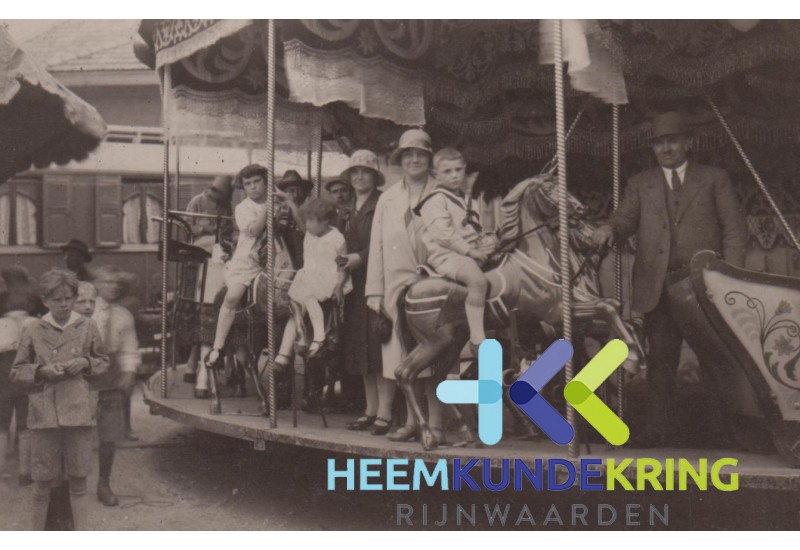 12 kermis lobith draaimolen sluiter hachman,paula bruns met kinderen en schoonzuster